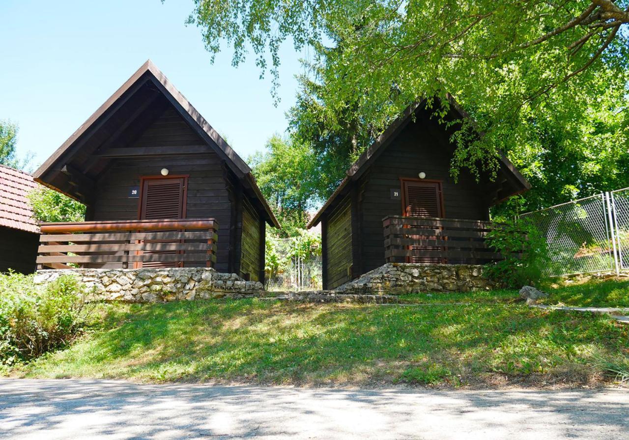 Bungalows Korana - Campsite Korana سيليست دريزنيكو المظهر الخارجي الصورة
