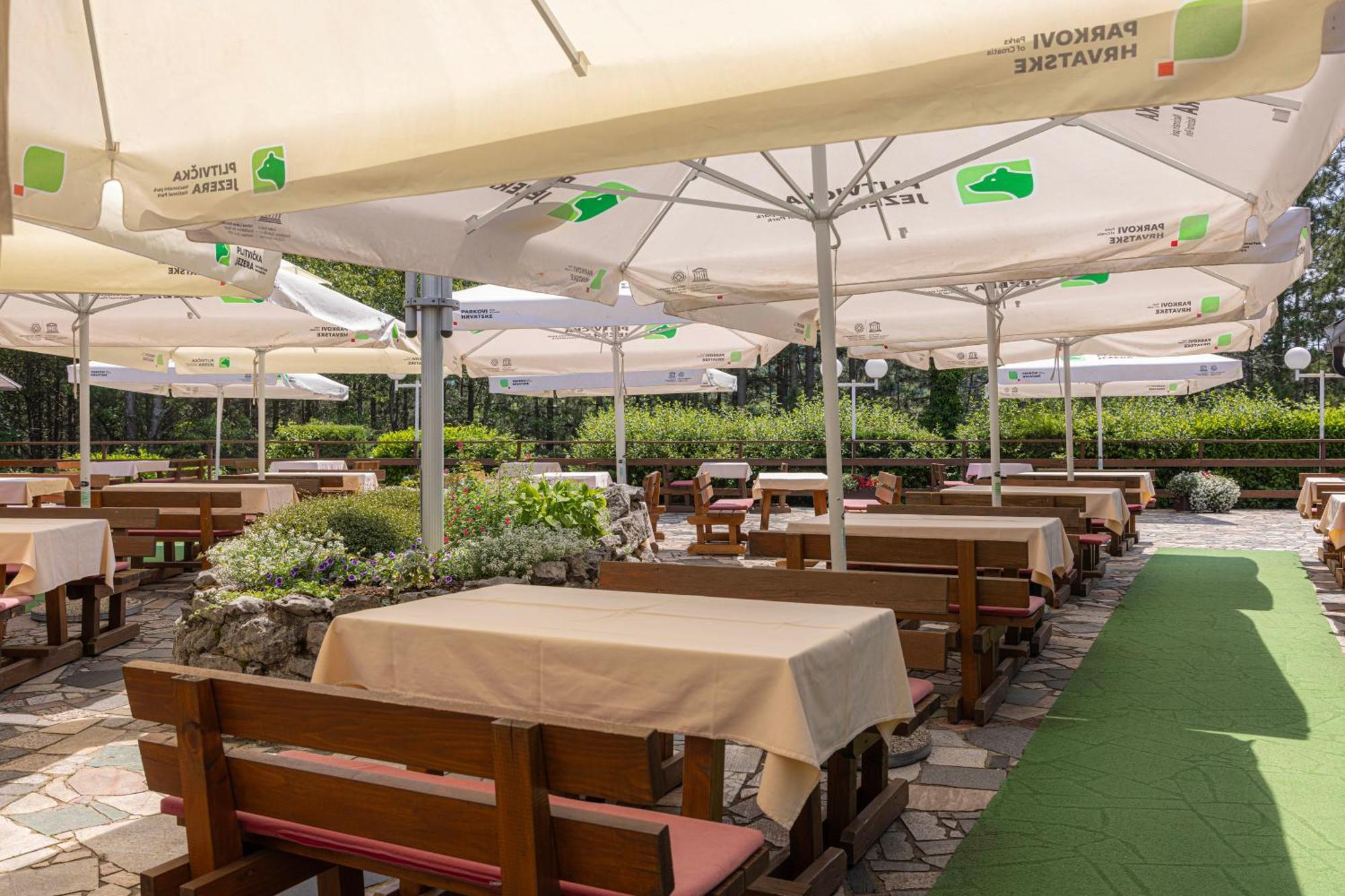 Bungalows Korana - Campsite Korana سيليست دريزنيكو المظهر الخارجي الصورة